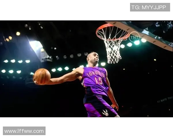 足球明星们惊叹卡特扣篮视频展现的惊人技巧与力量